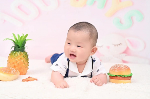 中国香港宝宝在妈妈肚子里